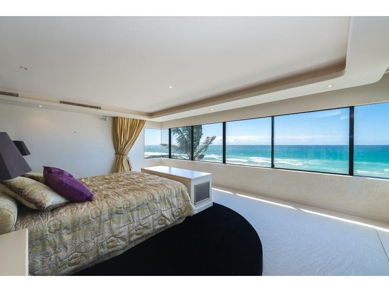 31 Hedges Avenue, Mermaid Beach QLD 4218