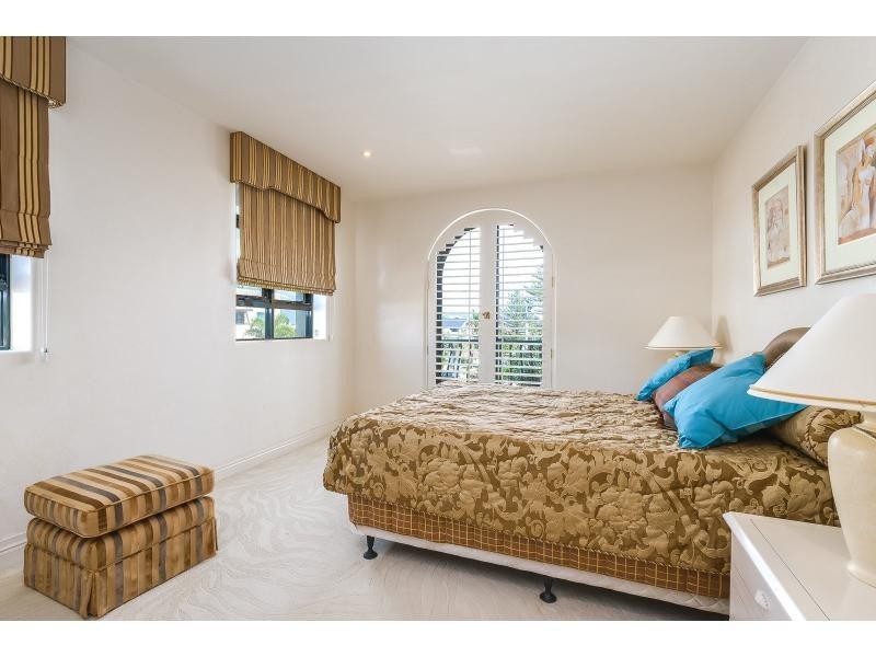 31 Hedges Avenue, Mermaid Beach QLD 4218