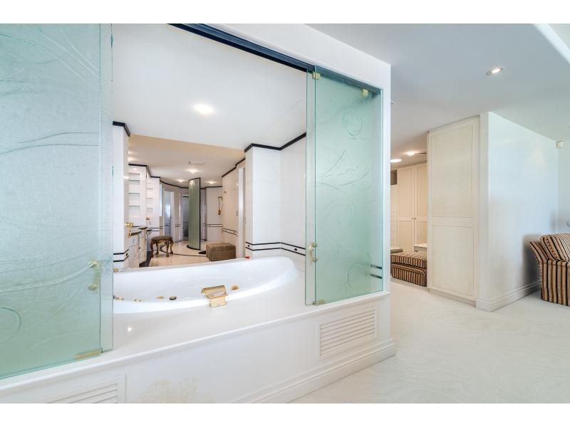 31 Hedges Avenue, Mermaid Beach QLD 4218