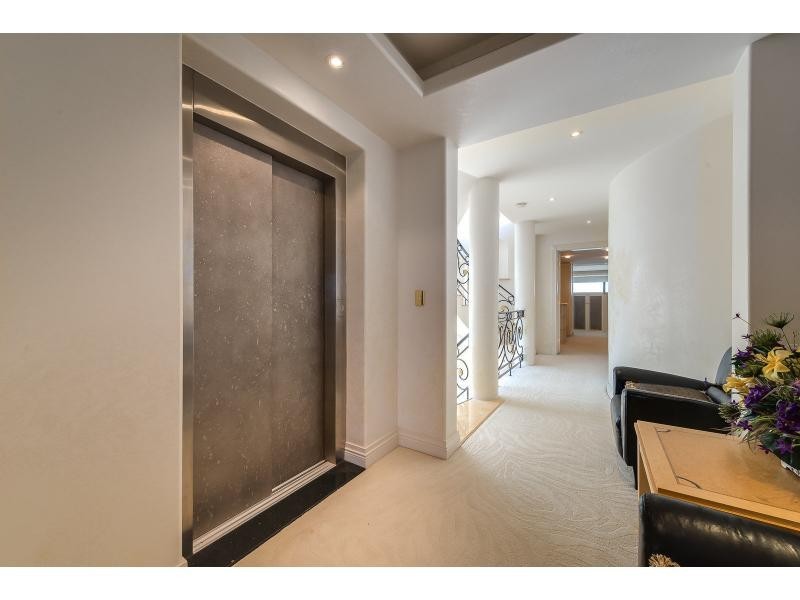 31 Hedges Avenue, Mermaid Beach QLD 4218