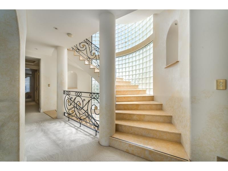 31 Hedges Avenue, Mermaid Beach QLD 4218