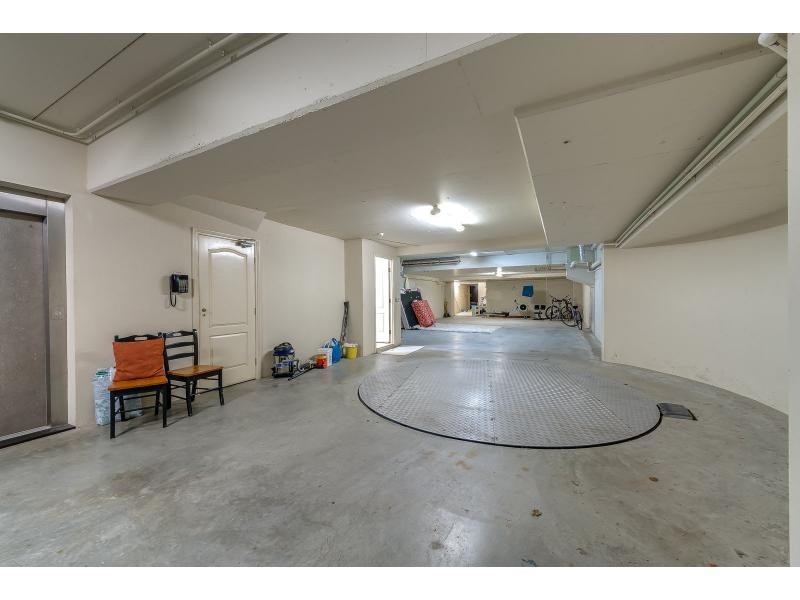 31 Hedges Avenue, Mermaid Beach QLD 4218