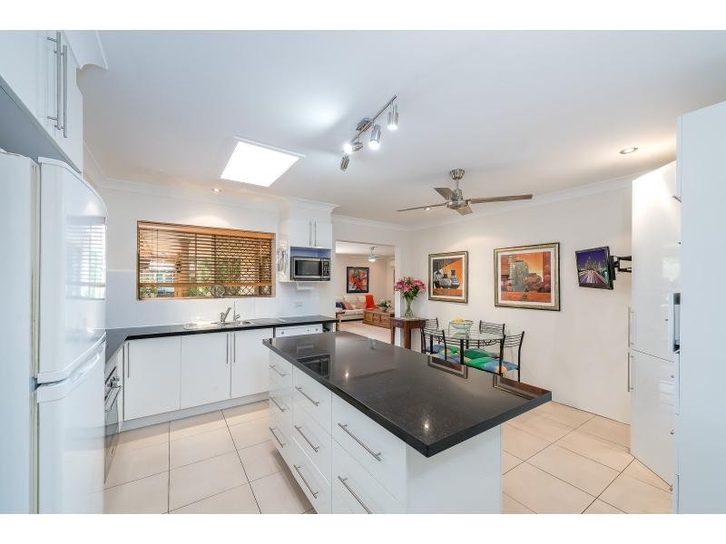 4 Woomera Cresent, Southport QLD 4215