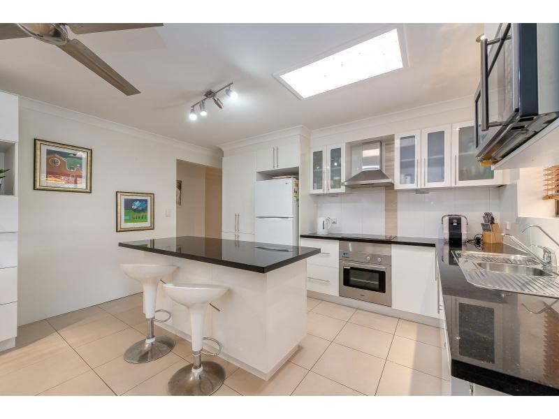 4 Woomera Cresent, Southport QLD 4215