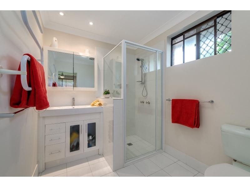 4 Woomera Cresent, Southport QLD 4215