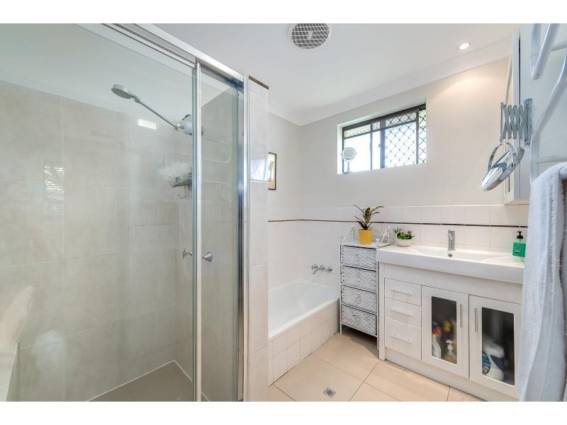4 Woomera Cresent, Southport QLD 4215