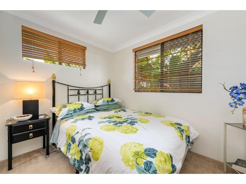 4 Woomera Cresent, Southport QLD 4215