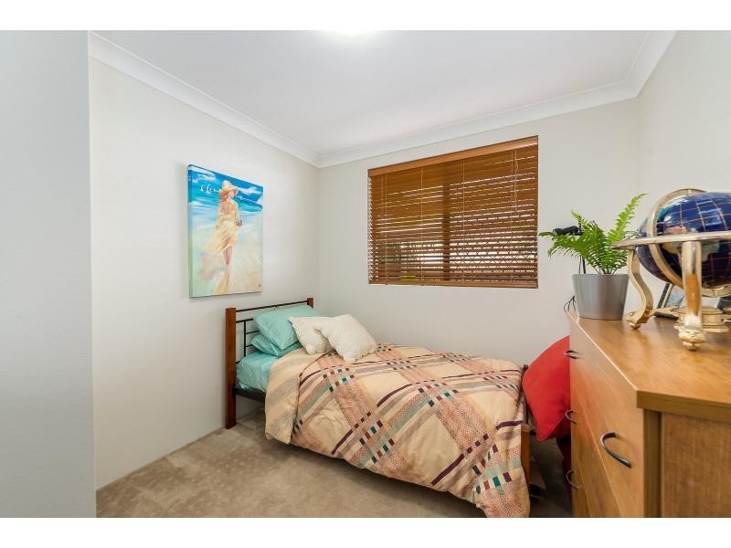 4 Woomera Cresent, Southport QLD 4215
