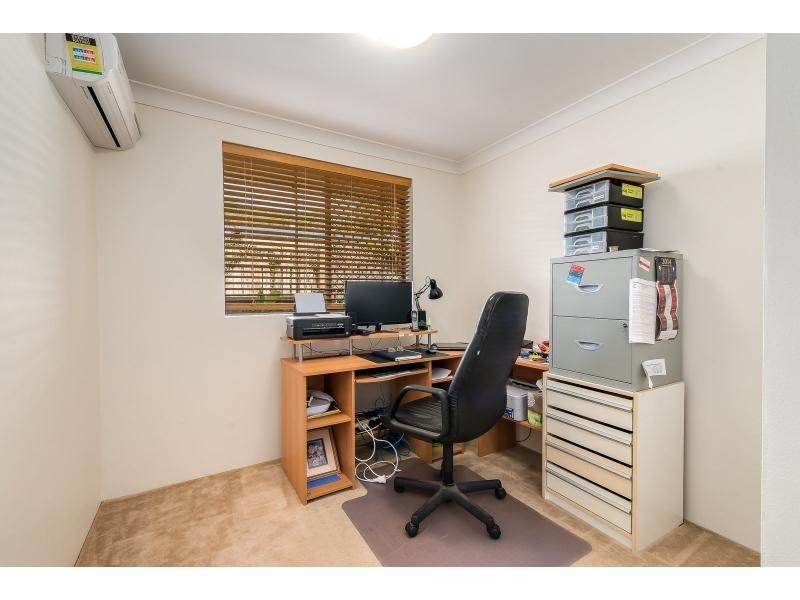 4 Woomera Cresent, Southport QLD 4215