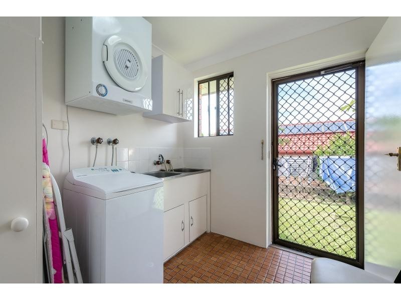 4 Woomera Cresent, Southport QLD 4215
