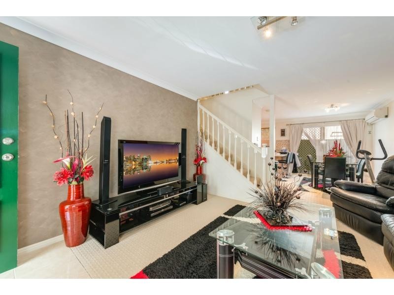 4/5 Ahern Street, Labrador QLD 4215