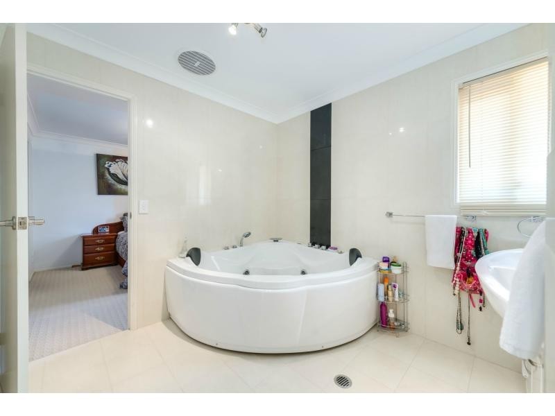 4/5 Ahern Street, Labrador QLD 4215