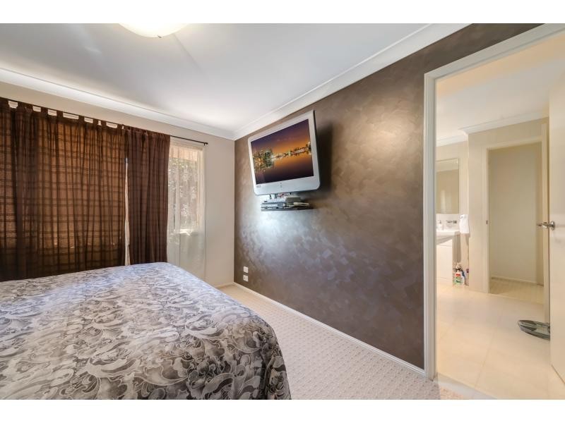 4/5 Ahern Street, Labrador QLD 4215