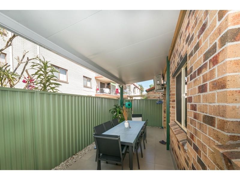 4/5 Ahern Street, Labrador QLD 4215