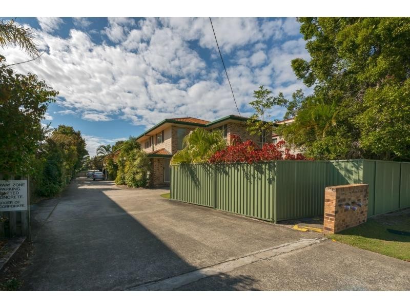 4/5 Ahern Street, Labrador QLD 4215