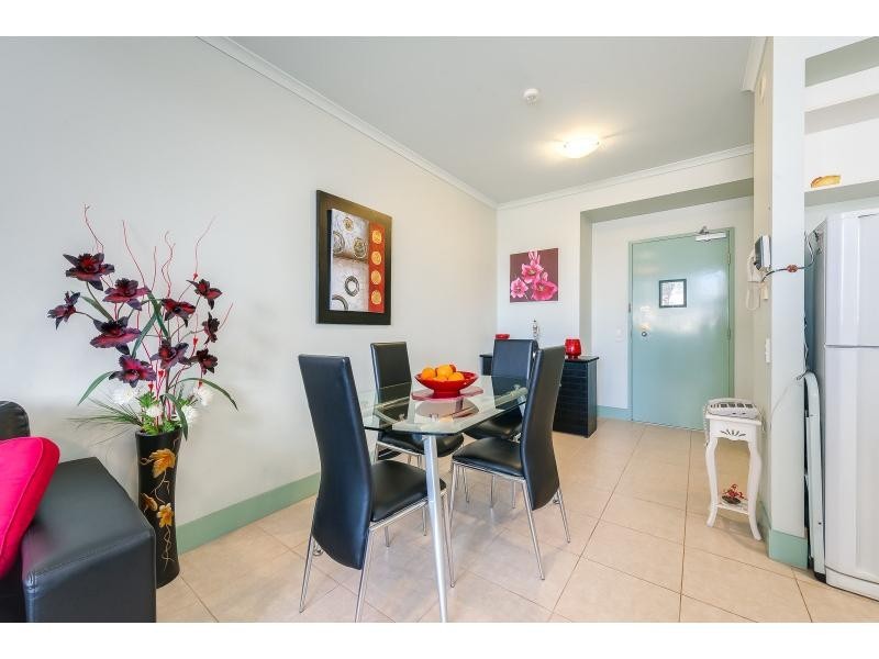 3/32-34 Surf Parade, Broadbeach QLD 4218