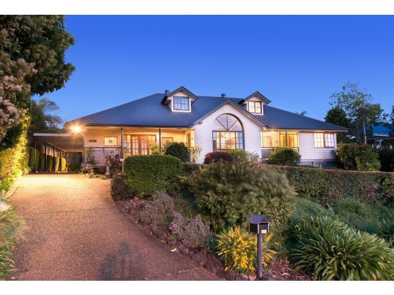 13 Paradise Drive, Tamborine Mountain QLD 4272