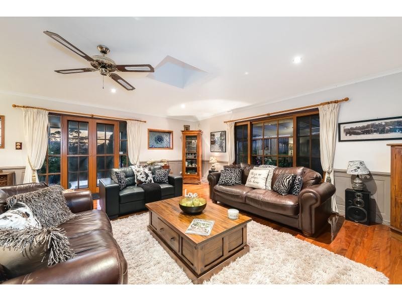 13 Paradise Drive, Tamborine Mountain QLD 4272