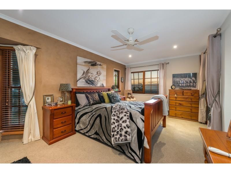 13 Paradise Drive, Tamborine Mountain QLD 4272