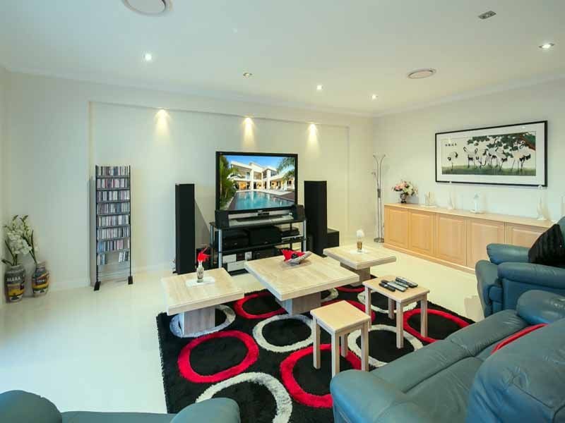 31 Knightsbridge Parade East, Sovereign Islands QLD 4216