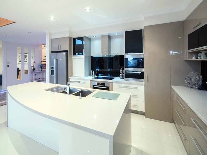 31 Knightsbridge Parade East, Sovereign Islands QLD 4216