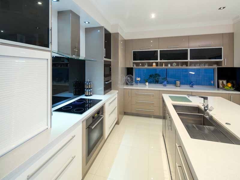 31 Knightsbridge Parade East, Sovereign Islands QLD 4216