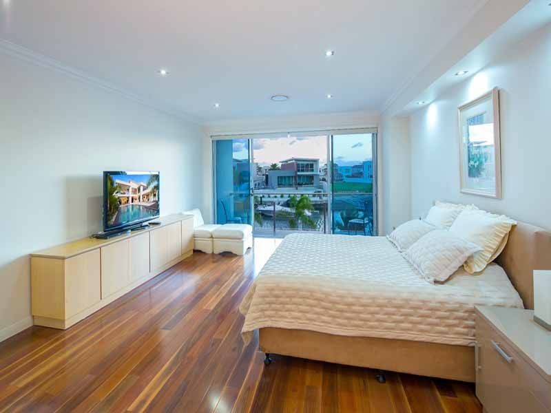 31 Knightsbridge Parade East, Sovereign Islands QLD 4216