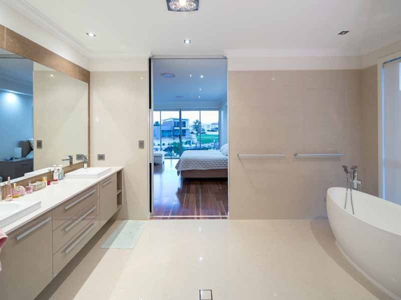 31 Knightsbridge Parade East, Sovereign Islands QLD 4216