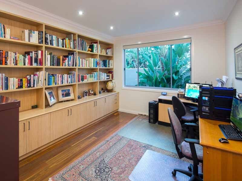 31 Knightsbridge Parade East, Sovereign Islands QLD 4216