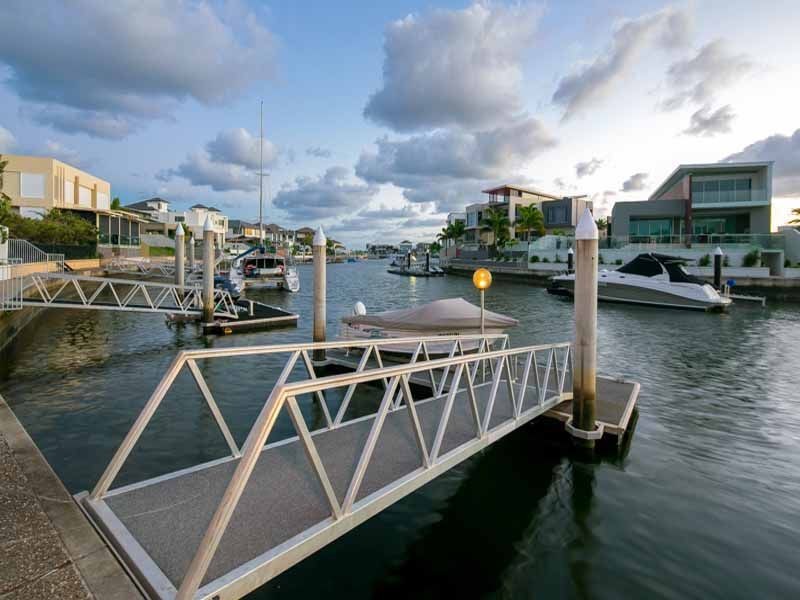 31 Knightsbridge Parade East, Sovereign Islands QLD 4216