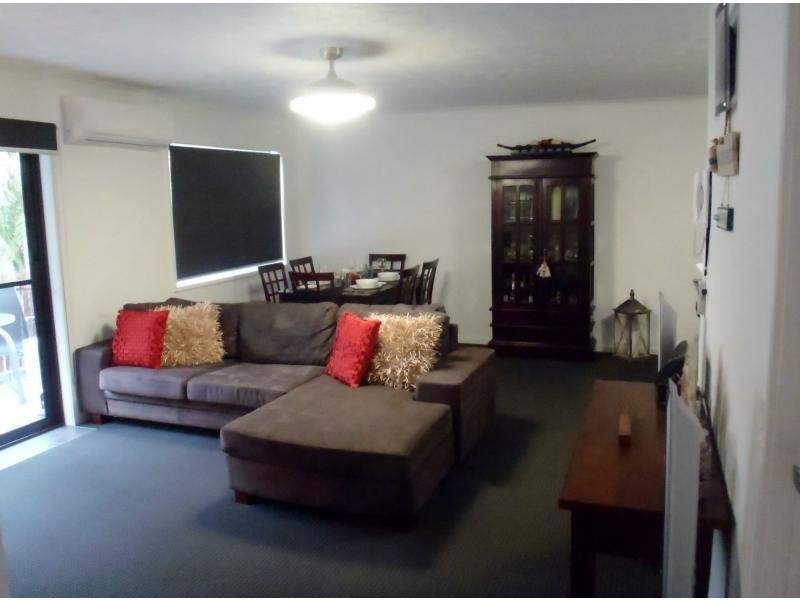 2/8 Baker Avenue, Labrador QLD 4215