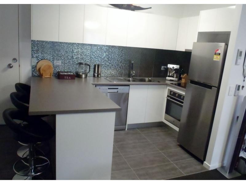 2/8 Baker Avenue, Labrador QLD 4215