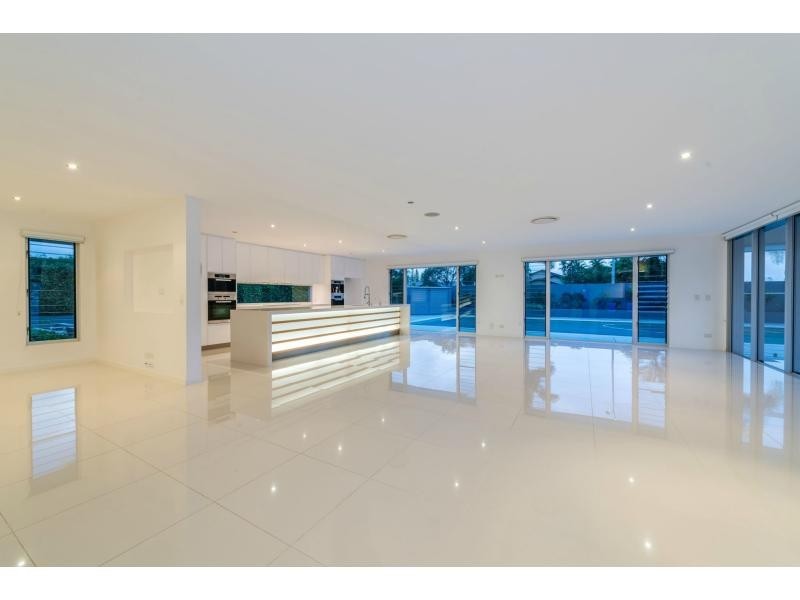 20 Salacia Avenue, Mermaid Waters QLD 4218