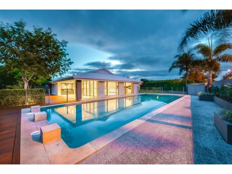 20 Salacia Avenue, Mermaid Waters QLD 4218