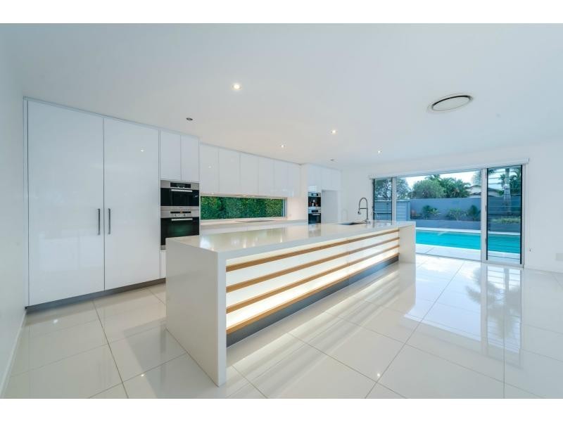 20 Salacia Avenue, Mermaid Waters QLD 4218