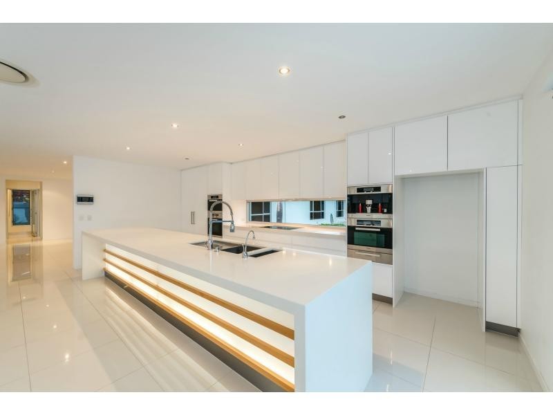 20 Salacia Avenue, Mermaid Waters QLD 4218