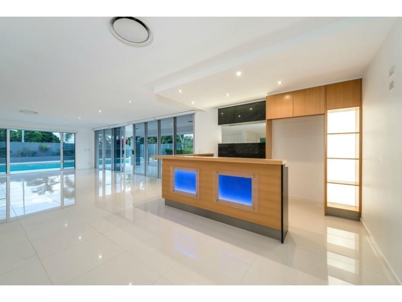 20 Salacia Avenue, Mermaid Waters QLD 4218