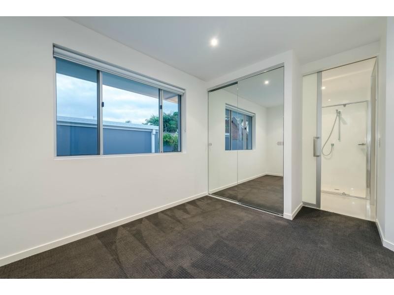 20 Salacia Avenue, Mermaid Waters QLD 4218