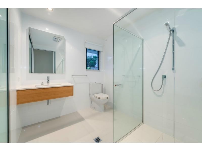 20 Salacia Avenue, Mermaid Waters QLD 4218