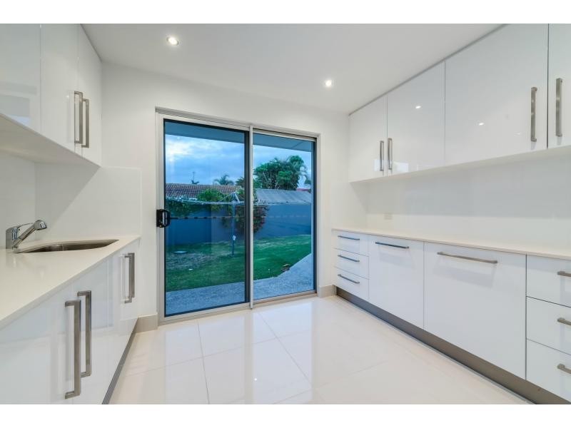 20 Salacia Avenue, Mermaid Waters QLD 4218