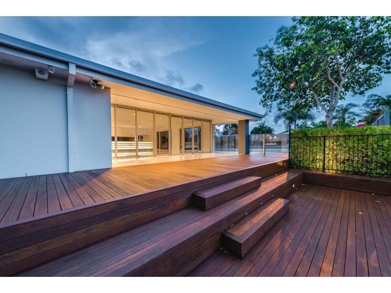 20 Salacia Avenue, Mermaid Waters QLD 4218