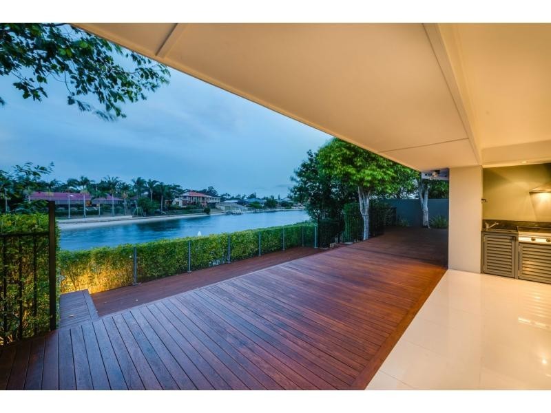 20 Salacia Avenue, Mermaid Waters QLD 4218