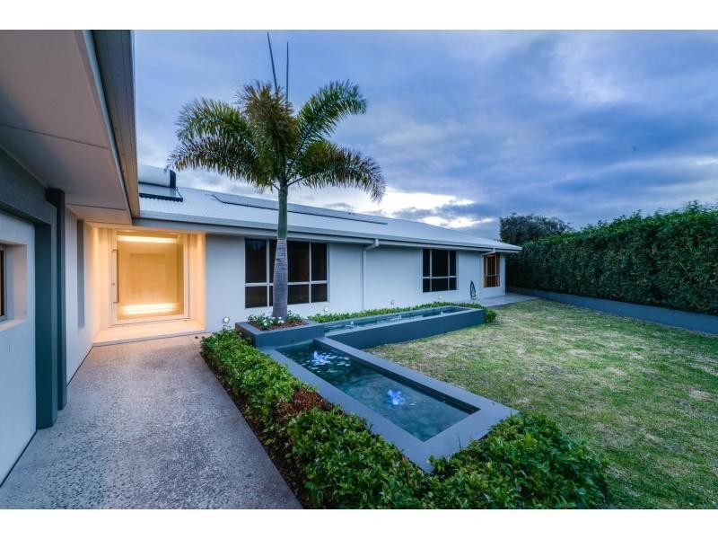 20 Salacia Avenue, Mermaid Waters QLD 4218