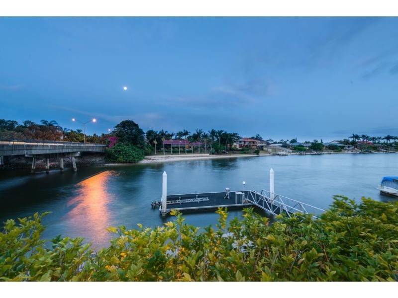 20 Salacia Avenue, Mermaid Waters QLD 4218