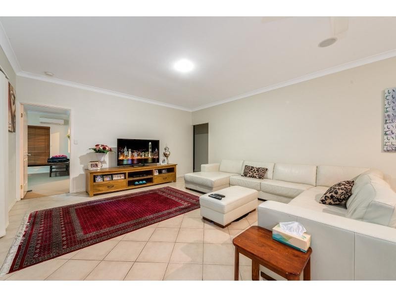 8 Broadwater Street, Runaway Bay QLD 4216