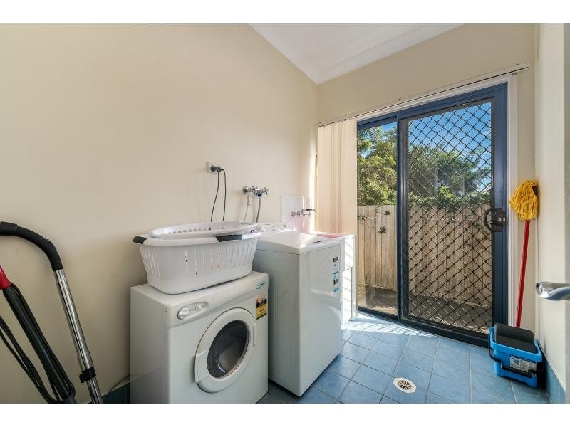 8 Broadwater Street, Runaway Bay QLD 4216