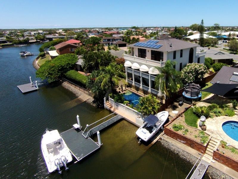 4 Aroa Court, Runaway Bay QLD 4216