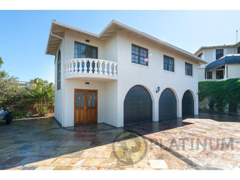 4 Aroa Court, Runaway Bay QLD 4216