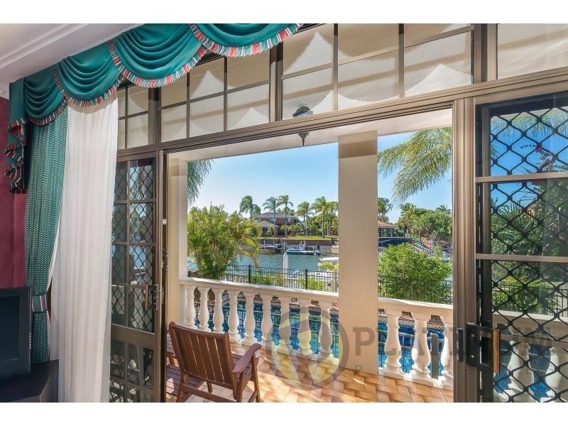 4 Aroa Court, Runaway Bay QLD 4216