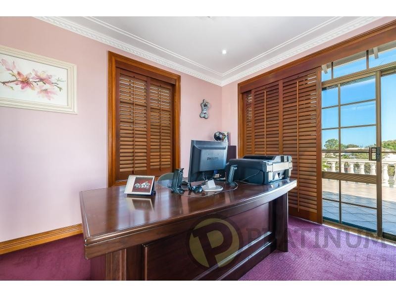 4 Aroa Court, Runaway Bay QLD 4216
